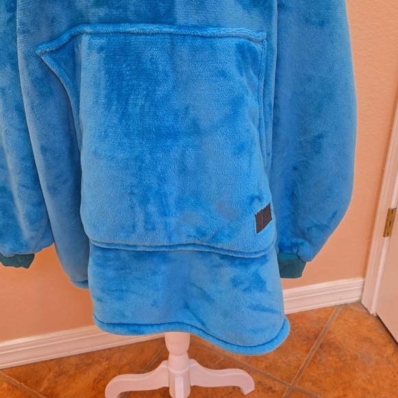 Teal Blue Catalonia Oversized Blanket Hoodie Sweatshirt Pullover for Adults OSFM - Picture 2 of 6